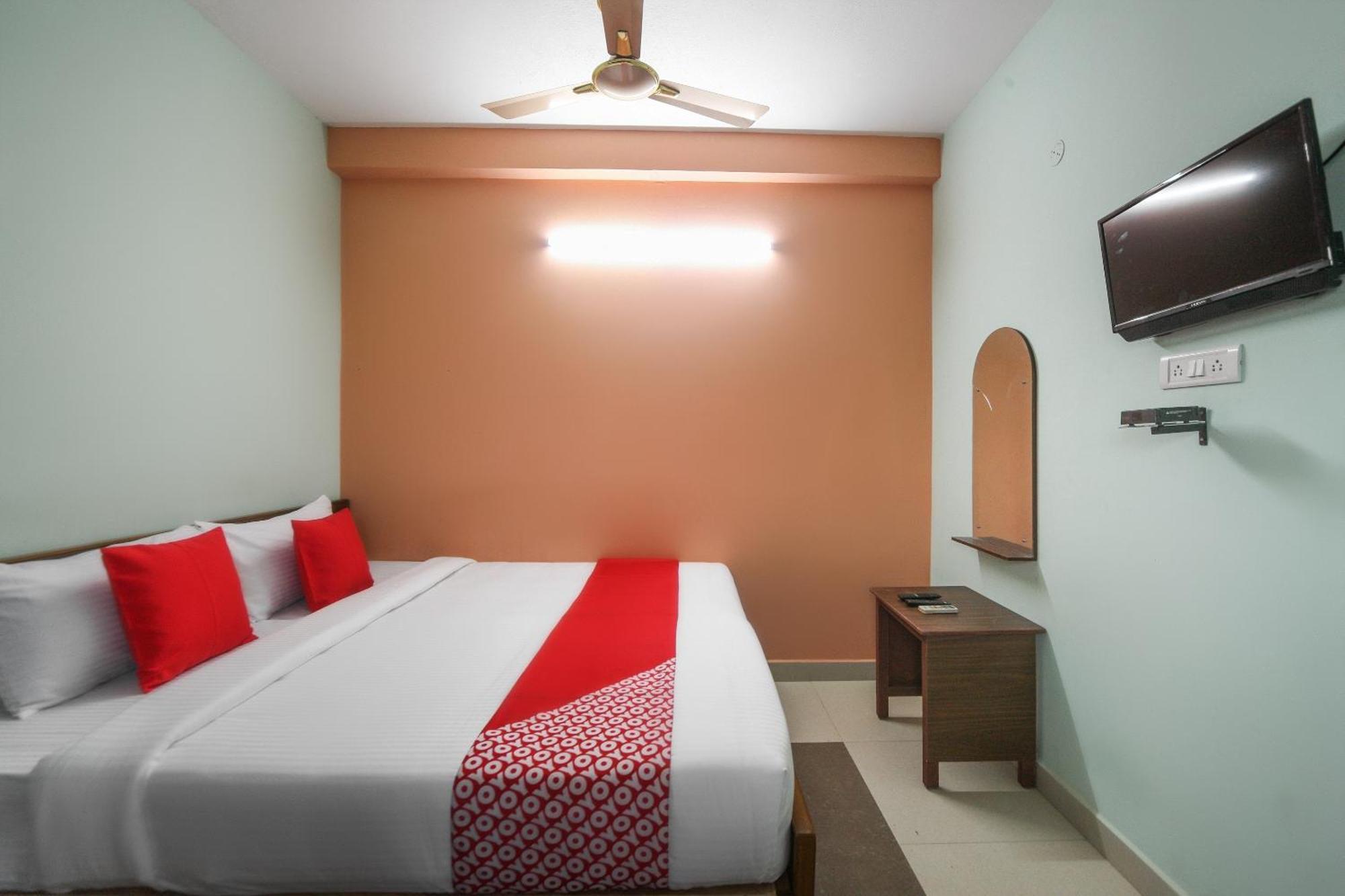 Oyo Modern Guest House Ченнаи Экстерьер фото