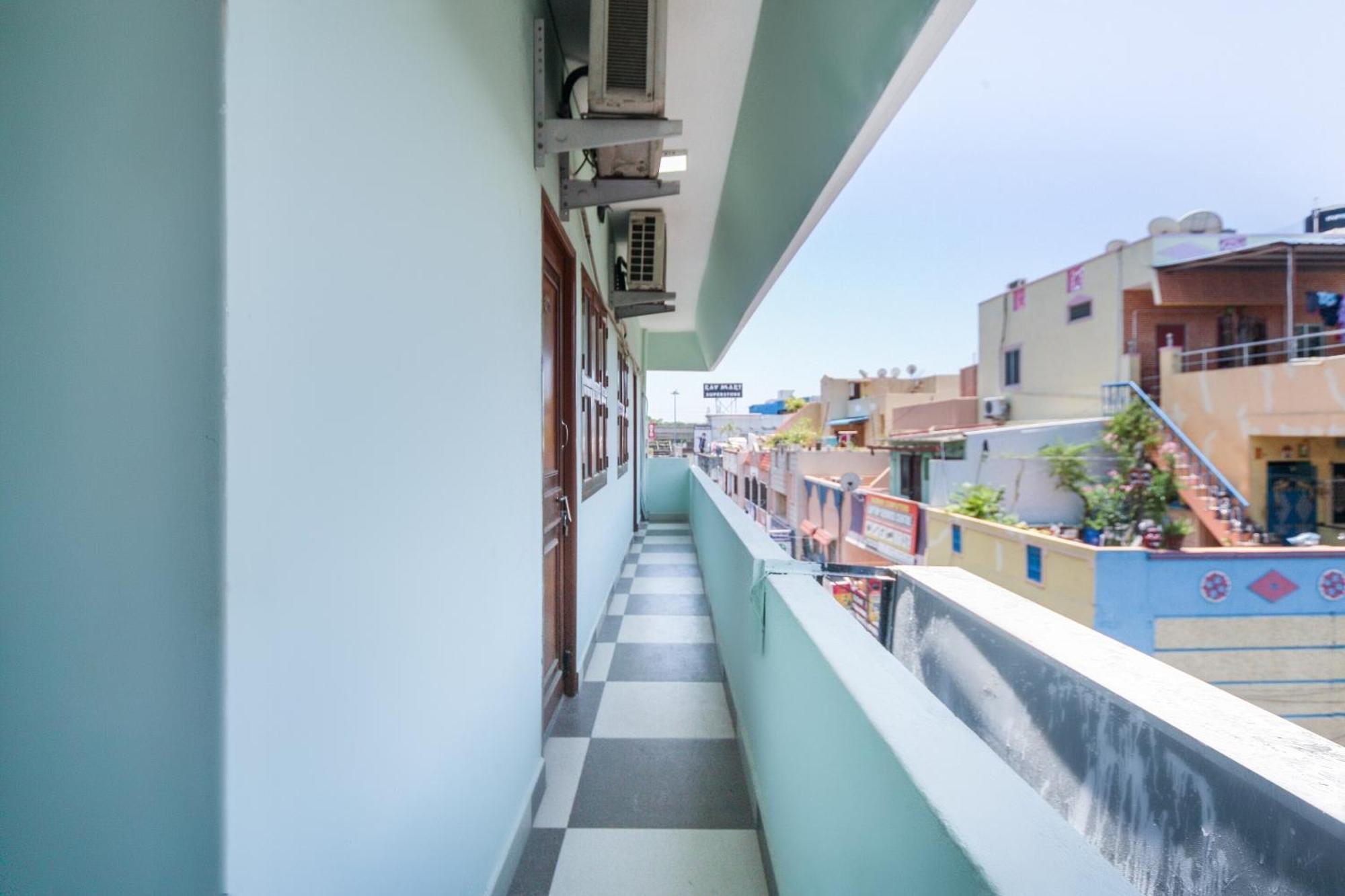 Oyo Modern Guest House Ченнаи Экстерьер фото